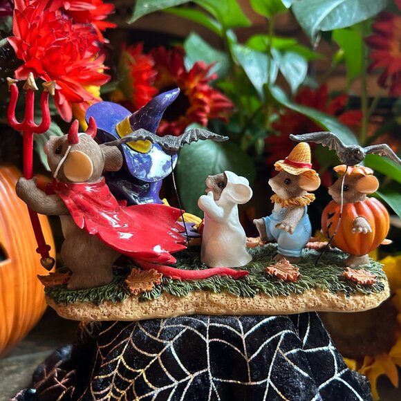 Charming Tails HALLOWEEN “We’re a Kooky Spooky Family” (85/119) - Picture 7 of 12